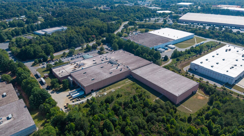 240 Business Park Dr, Winston-Salem, NC à vendre - Photo de l’immeuble – Image 2 sur 2