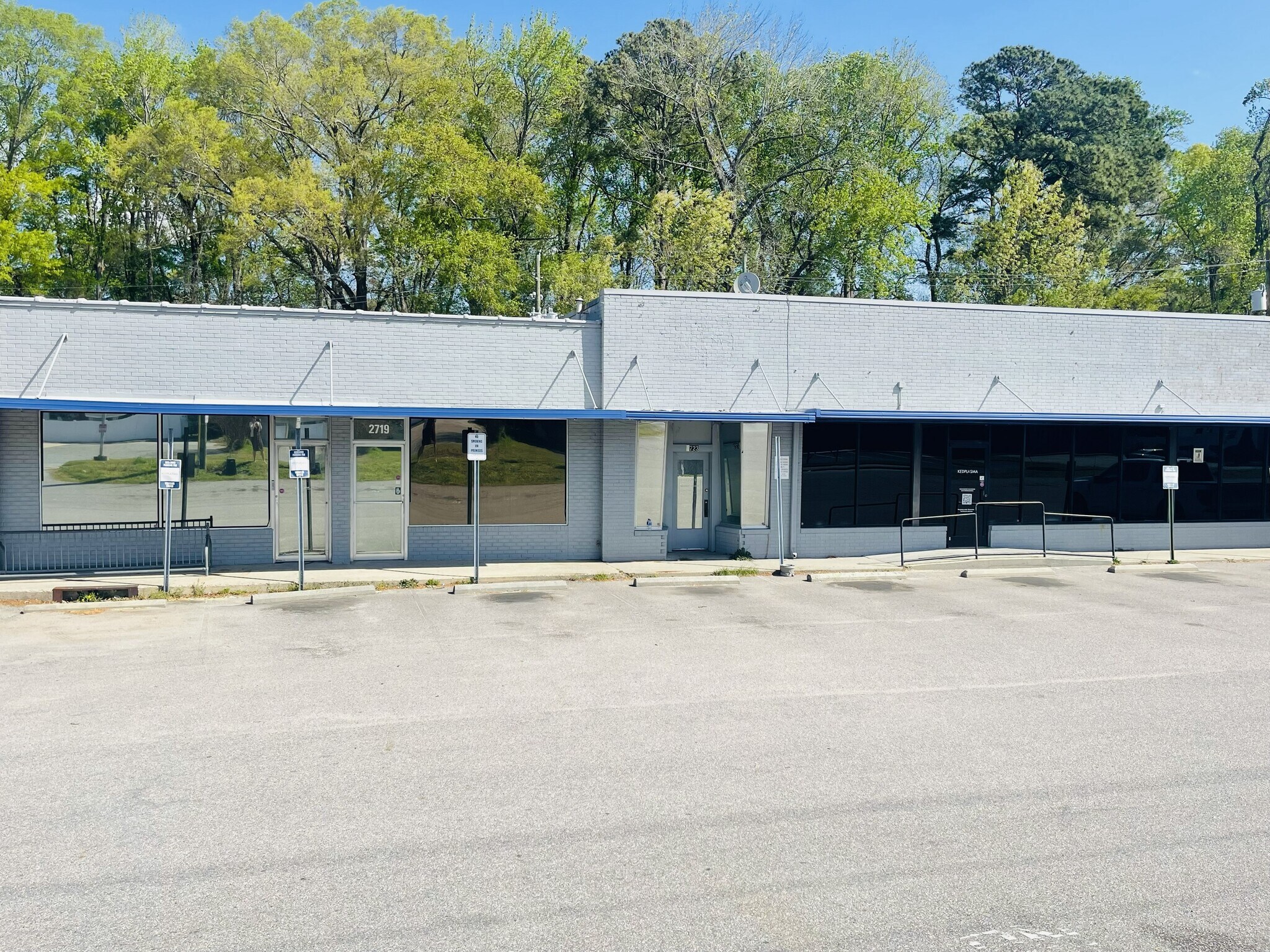 2711 E 10th St, Greenville, NC à louer Photo principale– Image 1 sur 9
