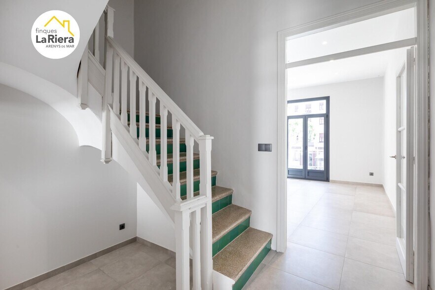 Immeuble residentiel dans Arenys de Mar, Barcelona à vendre - Photo de l’immeuble – Image 2 sur 13
