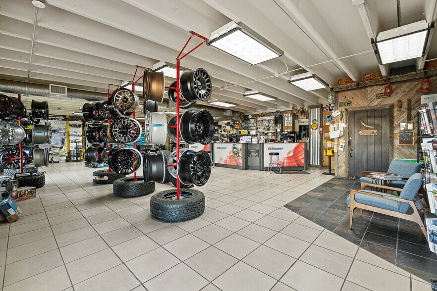 2238 NW Loop 410 Fwy, San Antonio, TX à vendre - Photo de l’immeuble – Image 3 sur 32