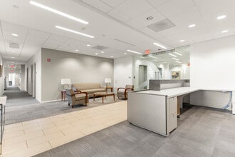 7918 Jones Branch Dr, McLean, VA à louer Photo intérieure– Image 1 sur 9