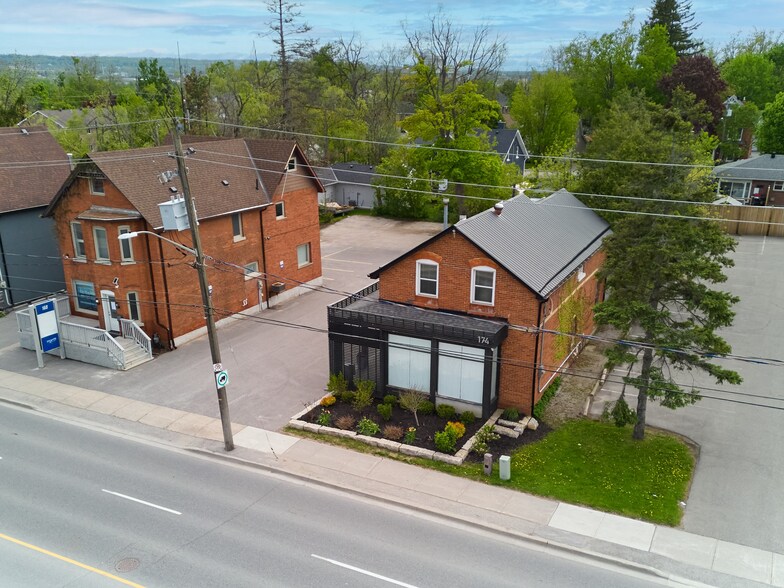 174 Bayfield St, Barrie, ON à vendre - Photo de l’immeuble – Image 2 sur 31