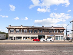 901 W Jefferson Blvd, Dallas, TX à louer Photo de l’immeuble– Image 1 sur 7