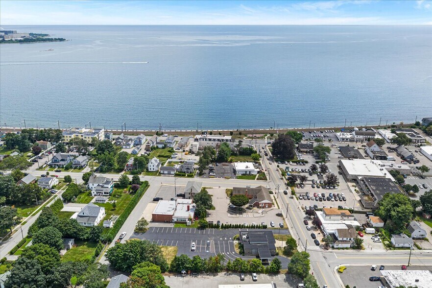 43 Pennsylvania Ave, Niantic, CT à vendre - Photo de l’immeuble – Image 3 sur 20