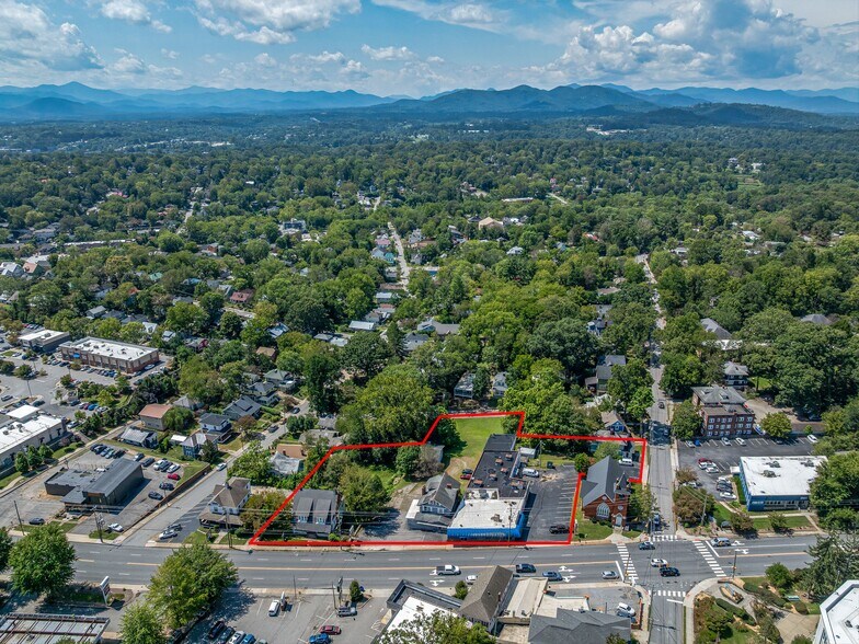 210 Merrimon Ave, Asheville, NC à vendre - Photo de l’immeuble – Image 3 sur 43