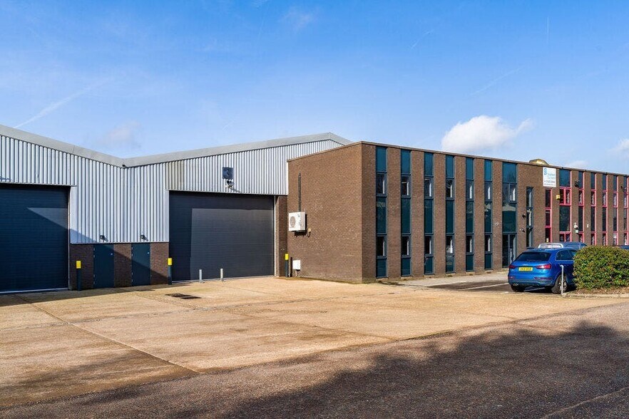 Units 3 & 4, Bracknell Business Centre, Downmill Rd, Bracknell à louer - Photo de l’immeuble – Image 3 sur 4