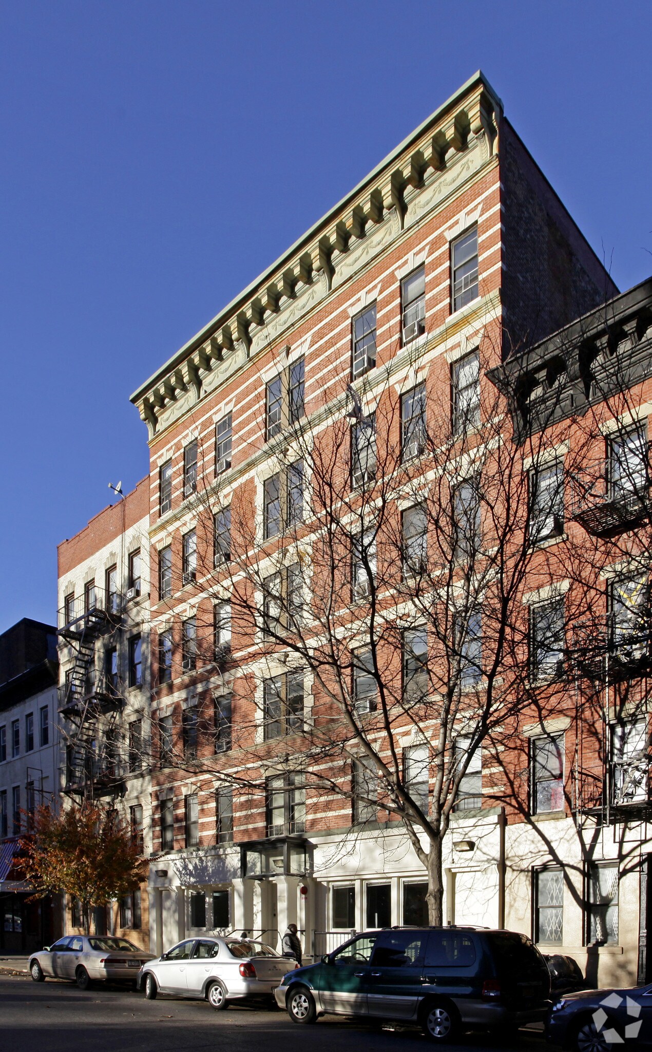 315 E 115th St, New York, NY à louer Photo principale– Image 1 sur 10