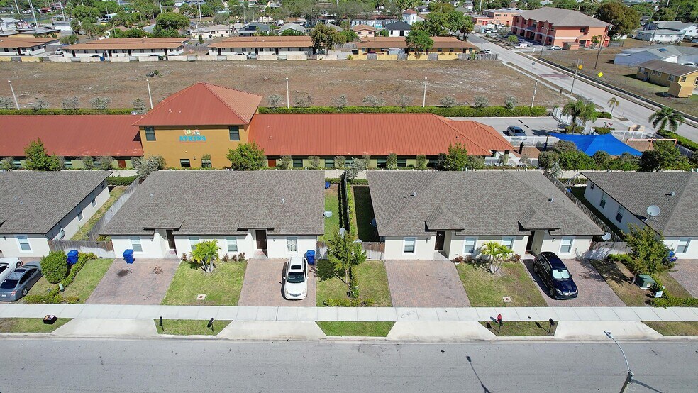 THE RIVIERA BEACH MULTIFAMILY PORTFOLIO portefeuille de 2 biens à vendre sur LoopNet.fr - Photo de l’immeuble – Image 1 sur 13