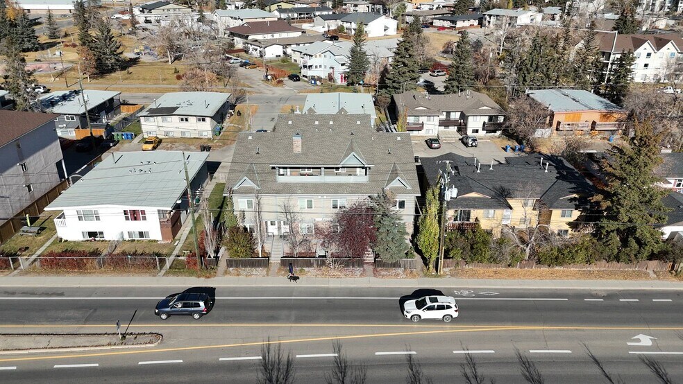 7714-7716 Bowness Rd NW, Calgary, AB à vendre - Vidéo sur l’annonce professionnelle – Image 2 sur 14