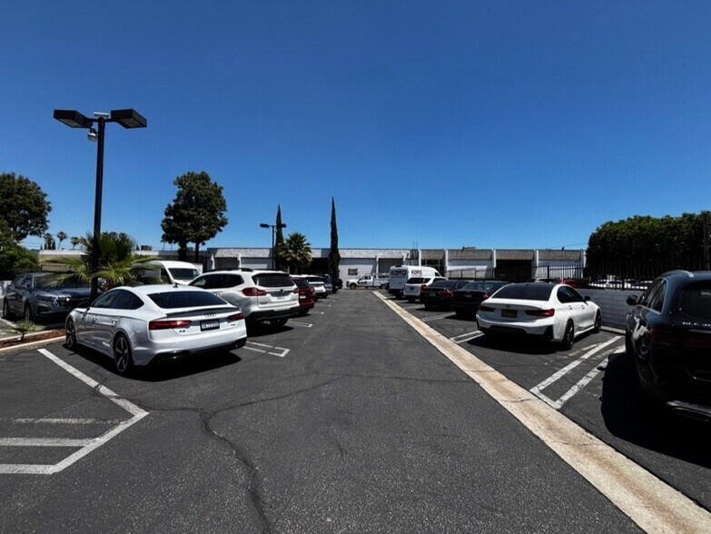 6656 Valjean Ave, Van Nuys, CA à louer - Photo de l’immeuble – Image 3 sur 7