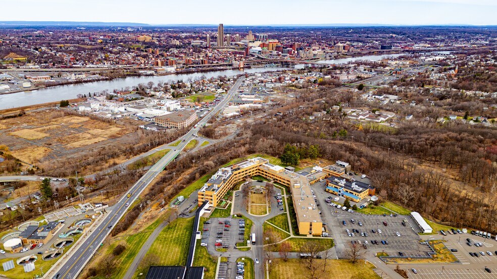 3 University Pl, Rensselaer, NY à louer - Photo de l’immeuble – Image 2 sur 7