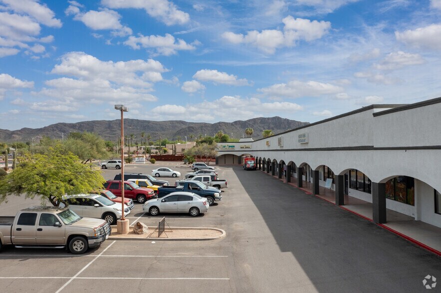 5975 W Western Way Cir, Tucson, AZ à louer - Photo de l’immeuble – Image 2 sur 6