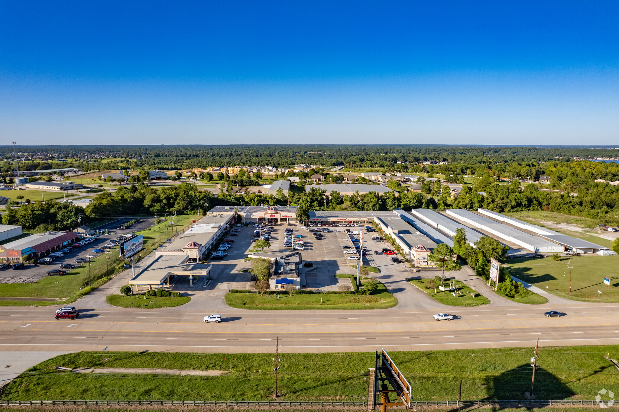 19380 Highway 105 W, Montgomery, TX à louer Aérien– Image 1 sur 7