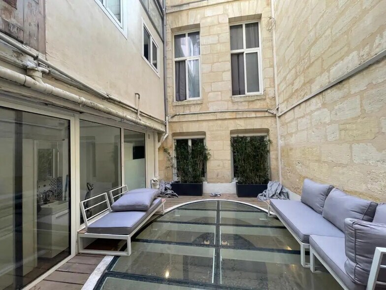 Bureau dans Bordeaux à louer - Photo de l’immeuble – Image 1 sur 7