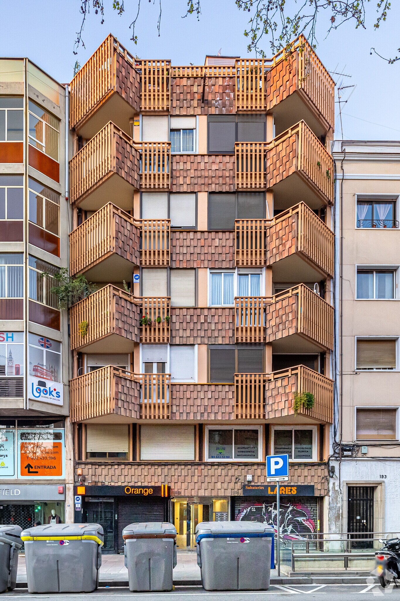 Immeuble residentiel dans Barcelone, Barcelona à vendre Photo principale– Image 1 sur 3