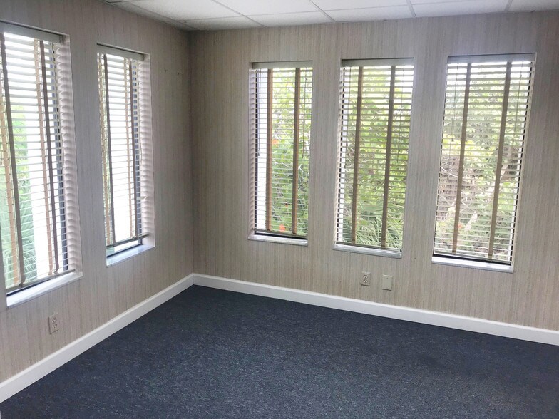 2491-2499 Palm Ridge Rd, Sanibel, FL à louer - Photo intérieure – Image 3 sur 12