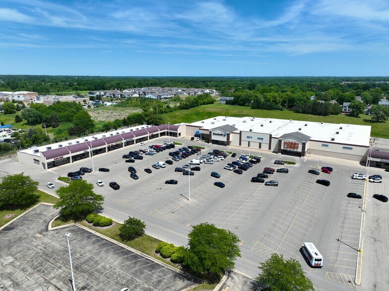 2000-2078 N Richmond Rd, McHenry, IL à louer - Photo de l’immeuble – Image 2 sur 6