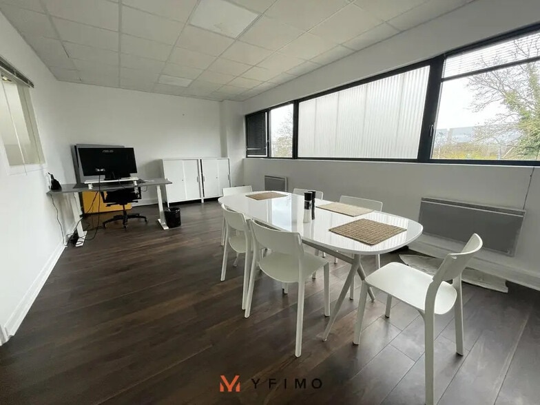 Bureau dans Buchelay à louer - Photo de l’immeuble – Image 2 sur 6