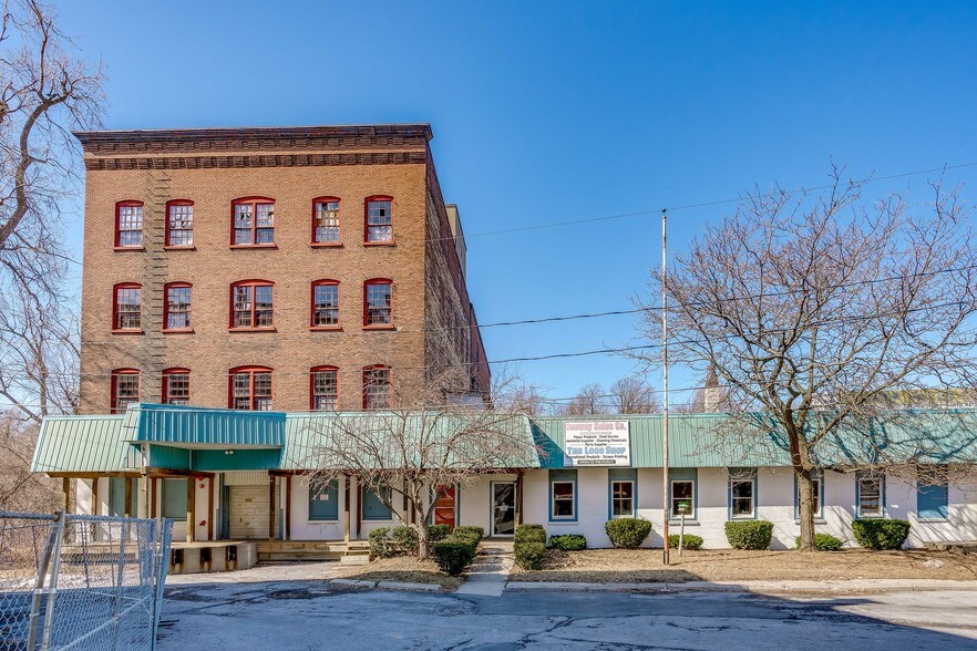 571 Fairbanks St, Watertown, NY à vendre - Photo principale – Image 1 sur 20