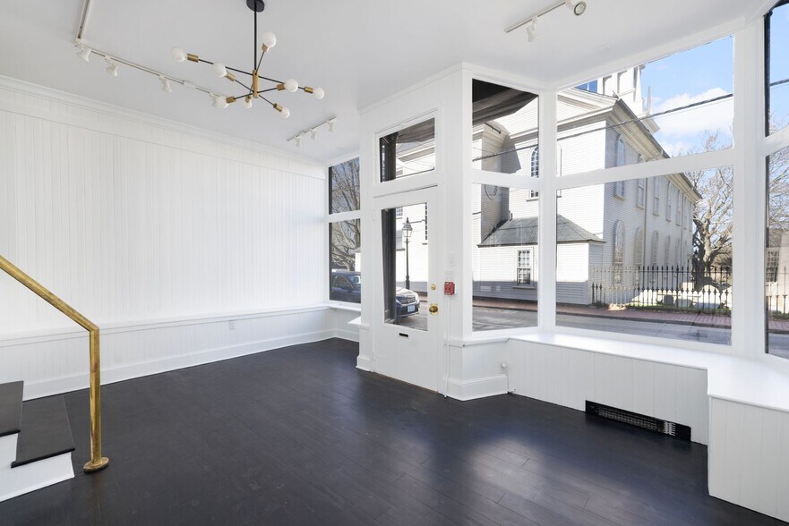 138 Spring St, Newport, RI à vendre - Photo principale – Image 1 sur 25