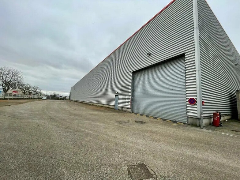 Industriel/Logistique dans Calais à louer - Photo de l’immeuble – Image 1 sur 6