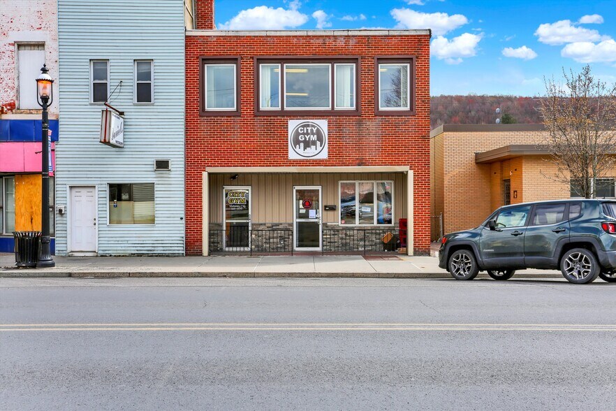 112 W Centre St, Mahanoy City, PA à vendre - Photo de l’immeuble – Image 2 sur 11