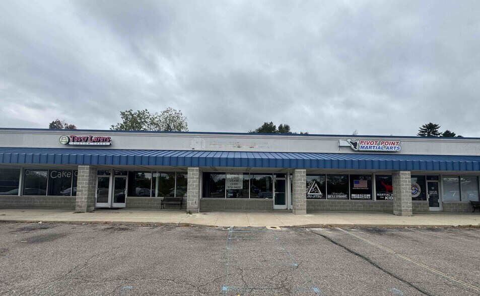 5515 Davison Rd, Burton, MI à louer - Photo de l’immeuble – Image 2 sur 12