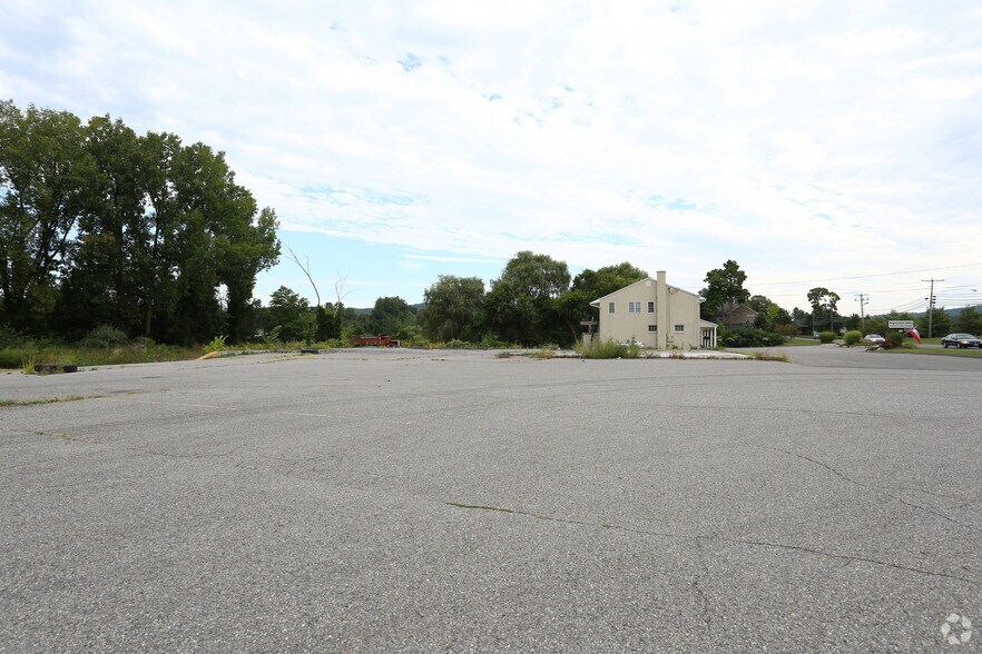 91 Park Lane Rd, New Milford, CT à vendre - Photo de l’immeuble – Image 2 sur 7