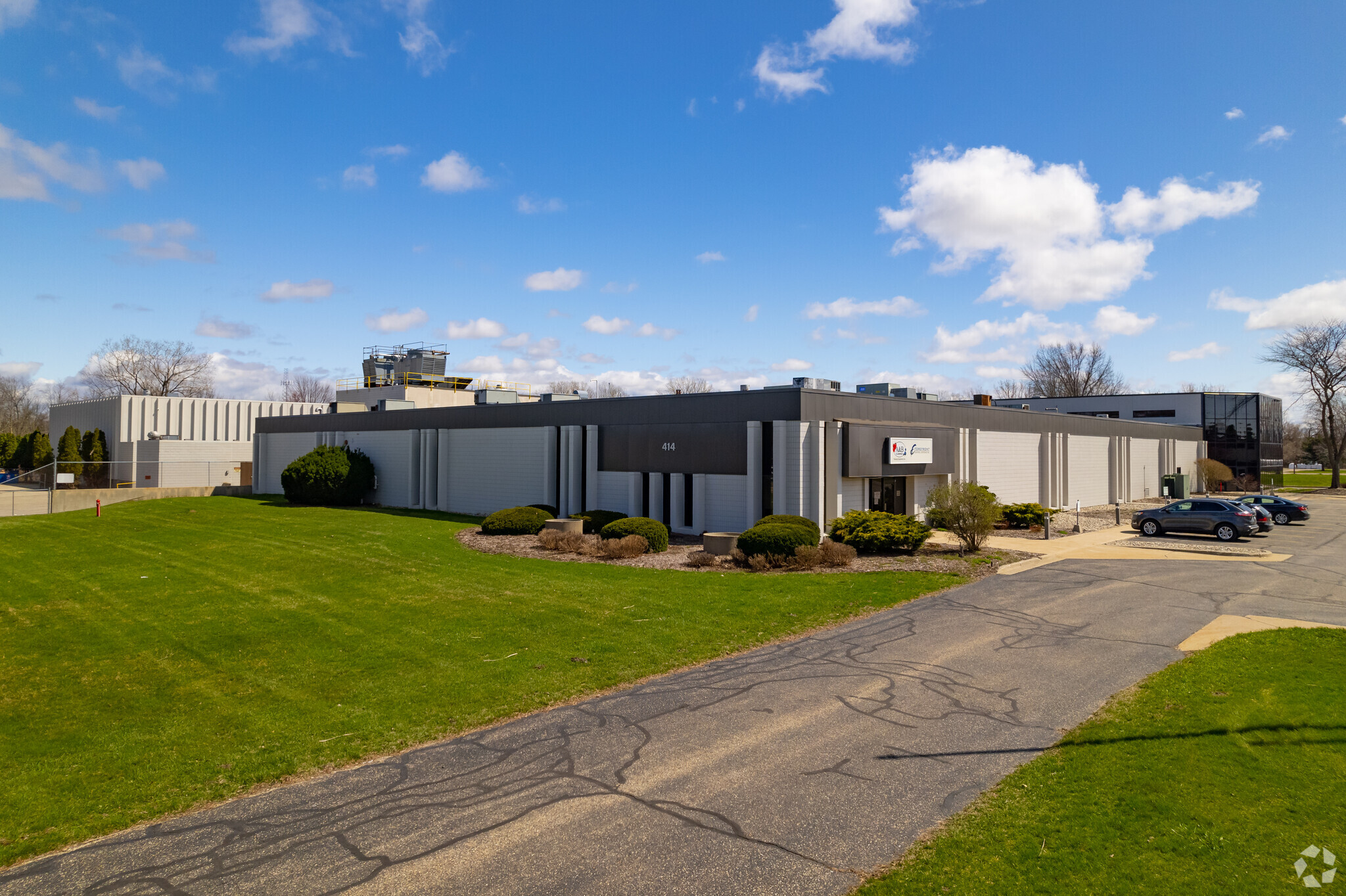 414 E 40th St, Holland, MI à louer Photo principale– Image 1 sur 15