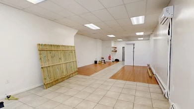 220-24 Merrick Blvd, Laurelton, NY à louer Numérisation 3D Matterport– Image 1 sur 3