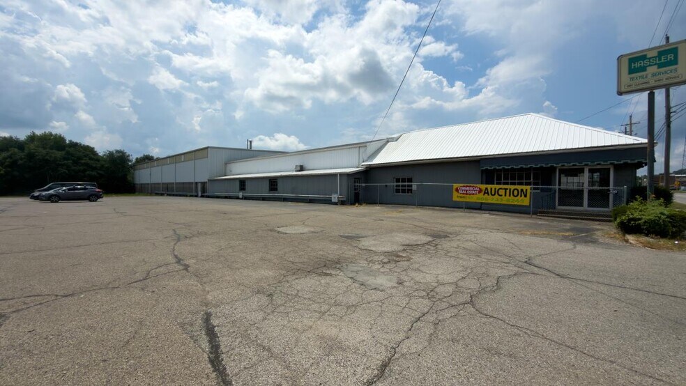 700 N Eastern Ave, Connersville, IN à vendre - Photo de l’immeuble – Image 3 sur 26