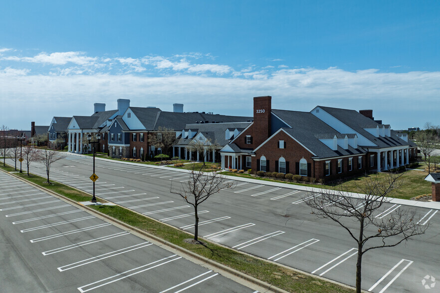 3250-3256 University Dr, Auburn Hills, MI à louer - Photo de l’immeuble – Image 3 sur 5