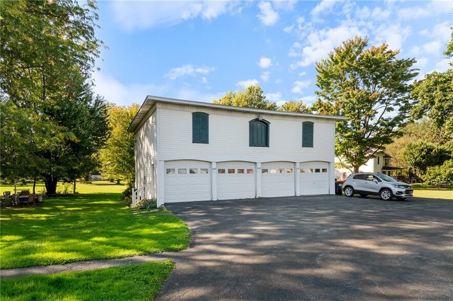 7246 Main St, Ovid, NY à vendre - Photo de l’immeuble – Image 2 sur 12