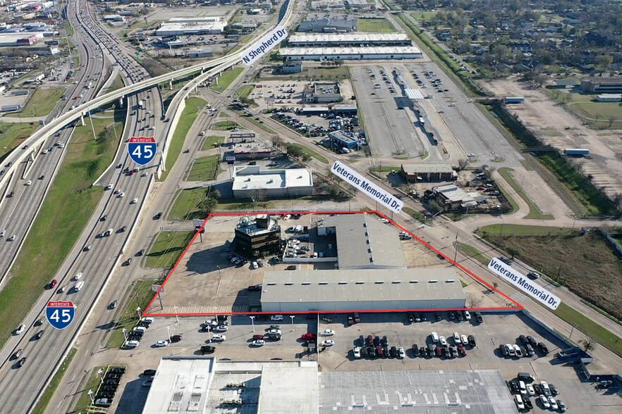 3 Buildings at 8245 North Fwy portefeuille de 3 biens à vendre sur LoopNet.fr - Photo de l’immeuble – Image 3 sur 19