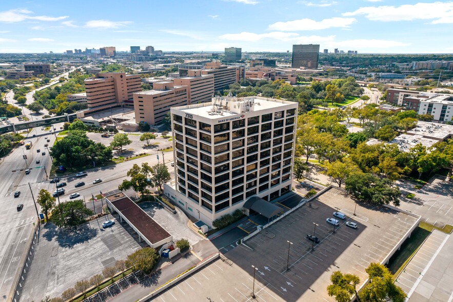 7515 Greenville Ave, Dallas, TX à louer - Photo de l’immeuble – Image 2 sur 32