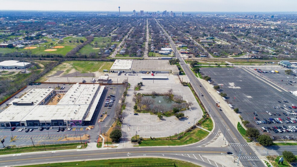 3000 E Houston St, San Antonio, TX à louer - Photo de l’immeuble – Image 3 sur 26