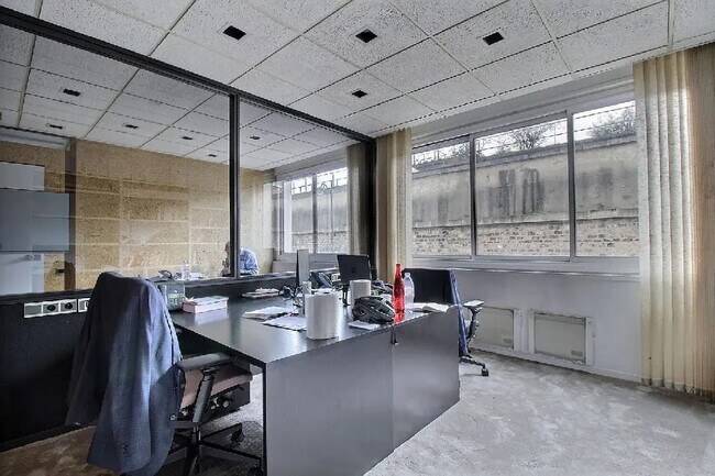 Plus de détails pour Bureau à louer