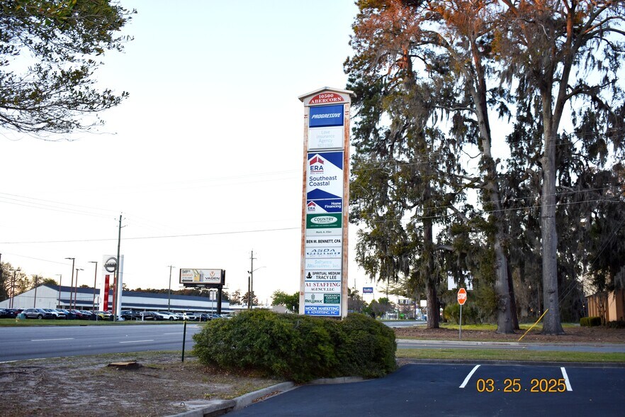 10500 Abercorn St, Savannah, GA à louer - Photo de l’immeuble – Image 3 sur 3