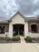 1710 Country Club Dr, Mansfield, TX à louer Photo de l’immeuble– Image 1 sur 16
