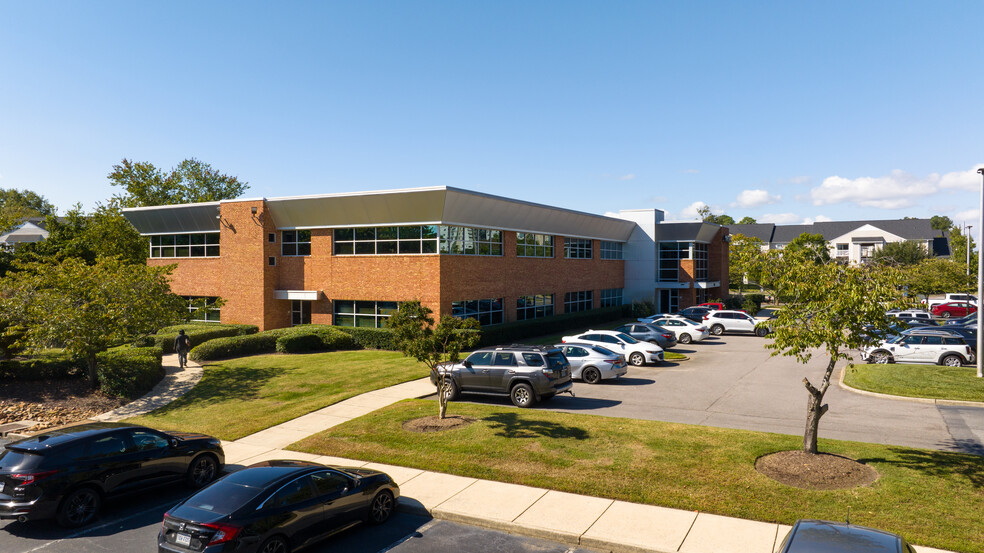100 Constitution Dr, Virginia Beach, VA à louer - Photo de l’immeuble – Image 3 sur 22