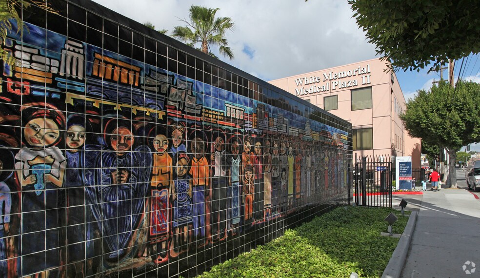 1700 E Cesar E Chavez Ave, Los Angeles, CA à louer - Photo de l’immeuble – Image 3 sur 6