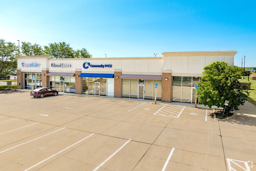 1008 W Bell Ave, Knoxville, IA à louer - Photo de l’immeuble – Image 2 sur 3