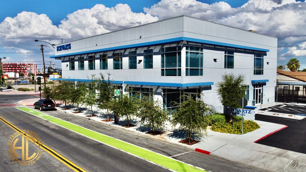 601 E Bridger Ave, Las Vegas, NV à louer - Photo de l’immeuble – Image 3 sur 34