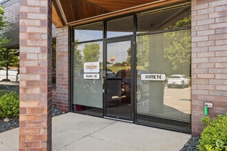 550-600 County Road D W, New Brighton, MN à louer Photo de l’immeuble– Image 2 sur 8