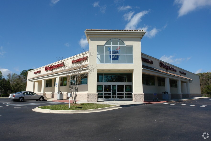 609 Kingsley Ave, Orange Park, FL à vendre - Photo principale – Image 1 sur 15