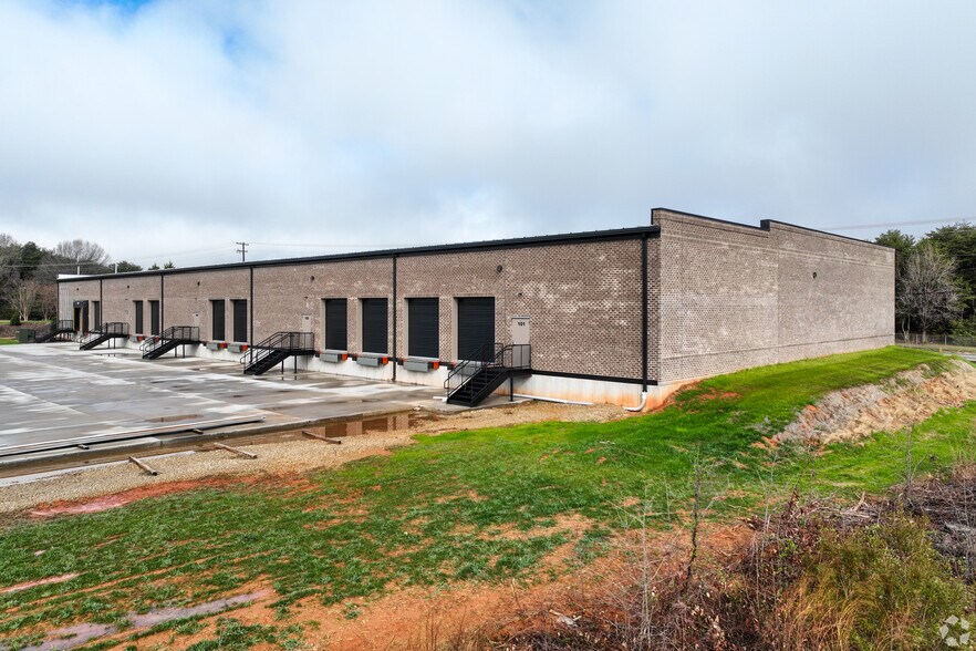 8229 Tyner Rd, Colfax, NC à louer - Photo de l’immeuble – Image 3 sur 19