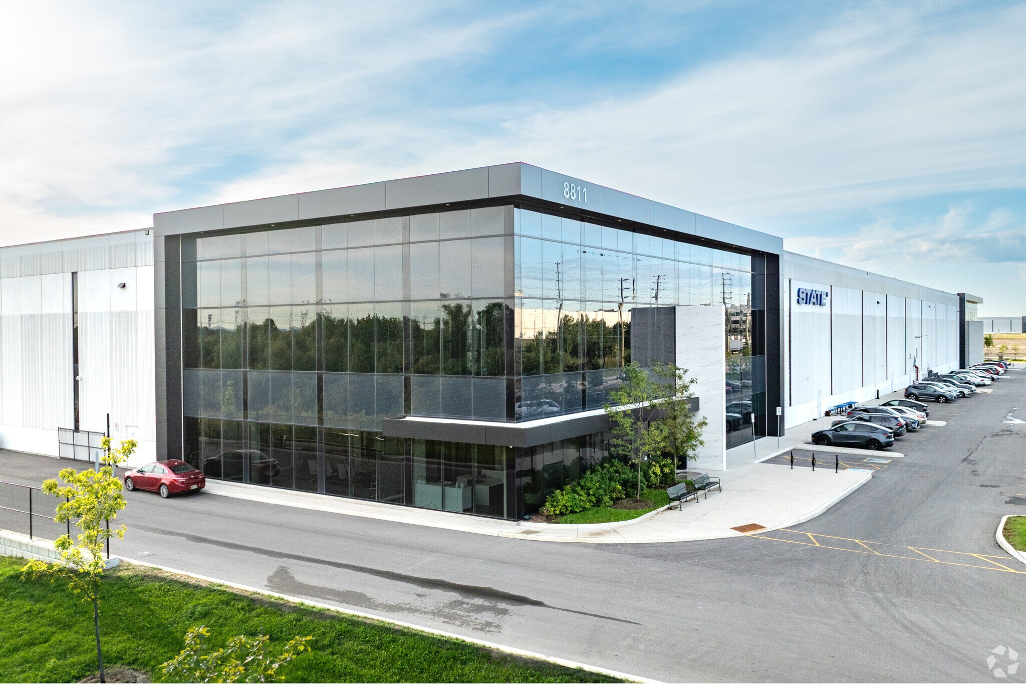 8811 Huntington Rd, Vaughan, ON à louer Photo principale– Image 1 sur 4