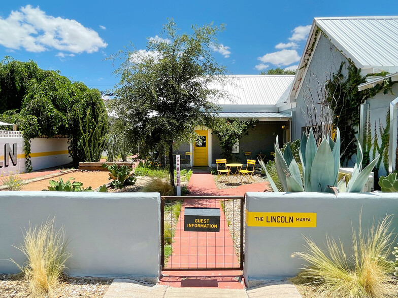 105 W Lincoln St, Marfa, TX à vendre - Photo de l’immeuble – Image 1 sur 59