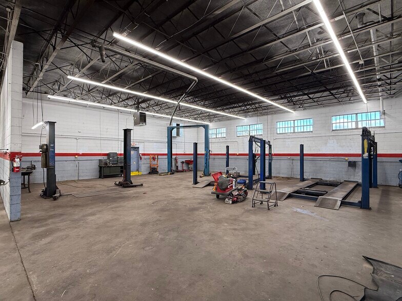 1590 5th St, Ewing, NJ à louer - Photo de l’immeuble – Image 3 sur 12