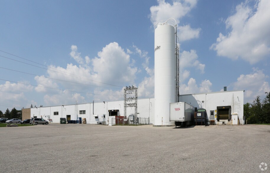 560 Weber St N, Waterloo, ON à louer - Photo de l’immeuble – Image 2 sur 2